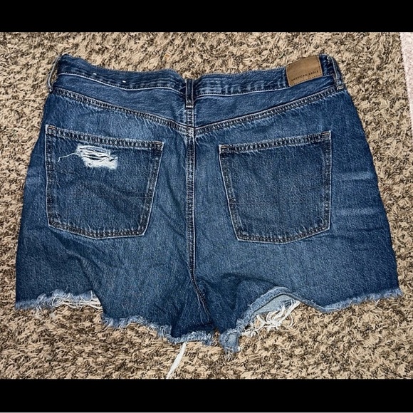 Distressed shorts - Picture 2 of 2